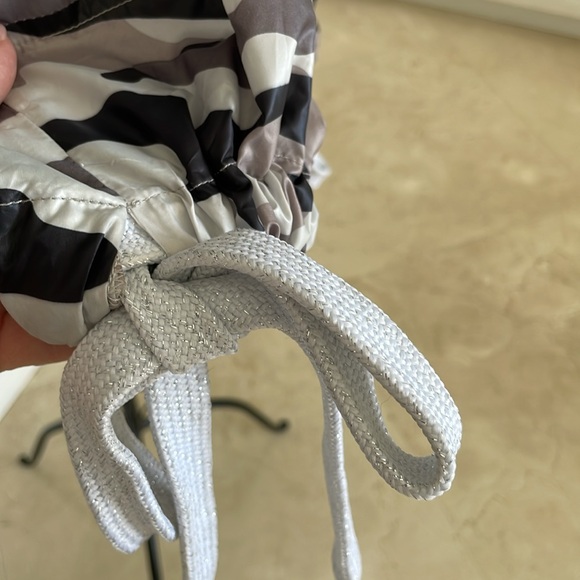 NEW JOCELYN PULLOVER WINDBREAKER IN GREY CAMOUFLAGE - Picture 5 of 9